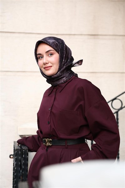 Twill İpek Eşarp Koyu Mor Çiçek Desenli Tok Duruşlu 90x90