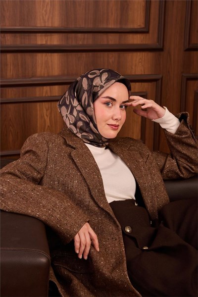 Twill İpek Eşarp Koyu Mor Yeşil Vizon Papatya Desenli Tok Duruşlu 90x90