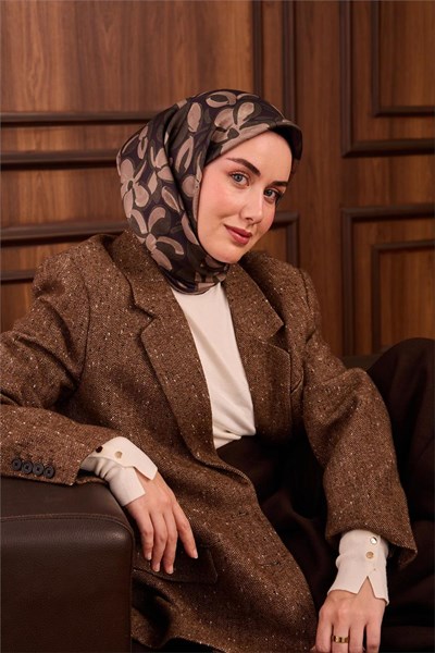 Twill İpek Eşarp Koyu Mor Yeşil Vizon Papatya Desenli Tok Duruşlu 90x90