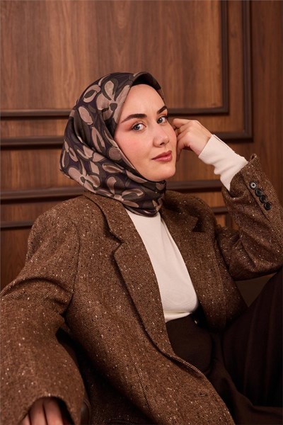 Twill İpek Eşarp Koyu Mor Yeşil Vizon Papatya Desenli Tok Duruşlu 90x90