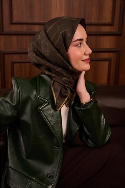 Twill İpek Eşarp Koyu Yeşil–Kına Yeşili–Olive Desenli Tok Duruşlu 90x90