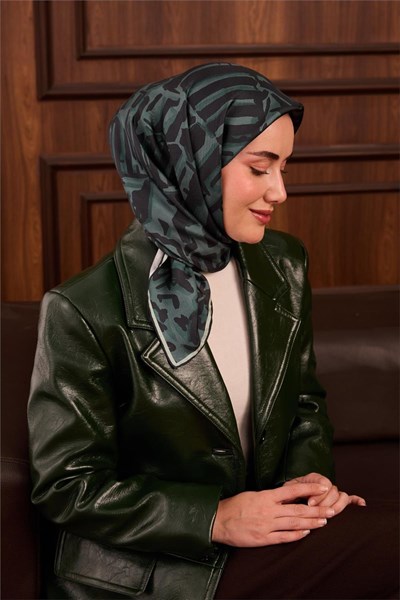 Twill İpek Eşarp Koyu Yeşil–Patina–Su Yeşili Desenli Tok Duruşlu 90x90
