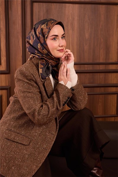 Twill İpek Eşarp Lacivert Çiçek Desenli Tok Duruşlu 90x90