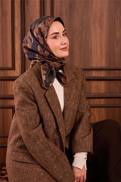 Twill İpek Eşarp Lacivert Çiçek Desenli Tok Duruşlu 90x90