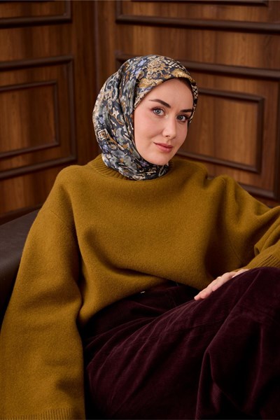 Twill İpek Eşarp Lacivert–Yağ Yeşili Desenli Tok Duruşlu Kaymaz 90x90