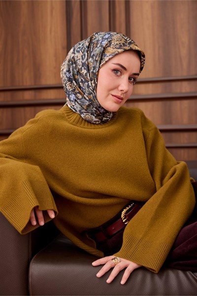 Twill İpek Eşarp Lacivert–Yağ Yeşili Desenli Tok Duruşlu Kaymaz 90x90