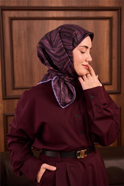 Twill İpek Eşarp Mürdüm Eflatun Geometrik Desenli Tok Duruşlu 90x90