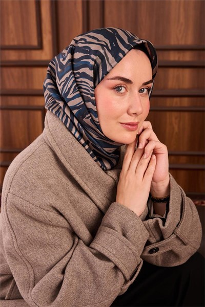 Twill İpek Eşarp Petrol Mavi Vizon Geometrik Desenli Tok Duruşlu 90x90