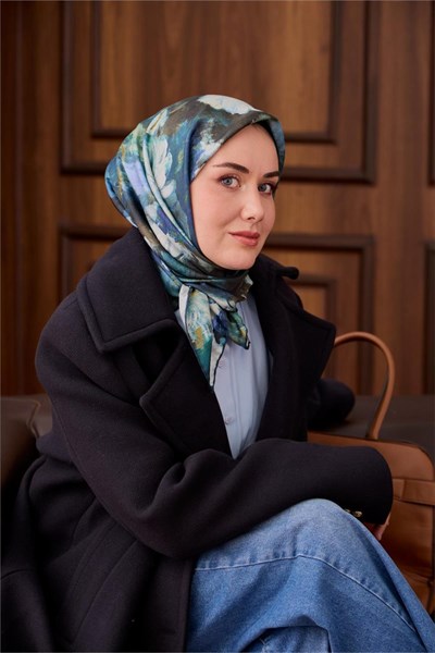 Twill İpek Eşarp Petrol Mavi-Yeşil Desenli Tok Duruşlu 90x90