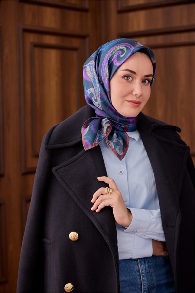 Twill İpek Eşarp Petrol Yeşili–Mor Desenli Tok Duruşlu 90x90