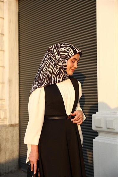 Twill İpek Eşarp Siyah Ekru Antrasit Dalga Desenli Tok Duruşlu 90x90