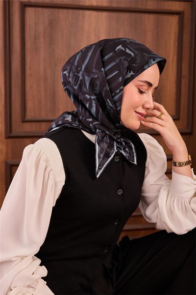 Twill İpek Eşarp Siyah–Bebe Mavi–Füme Desenli Tok Duruşlu 90x90