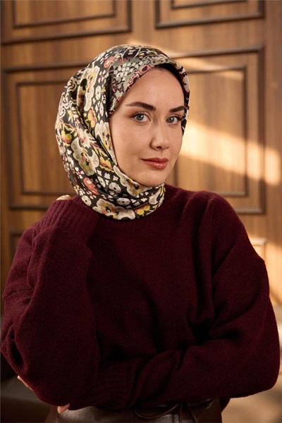 Twill İpek Eşarp Soluk Yeşil–Sarı Desenli Tok Duruşlu Kaymaz 90x90