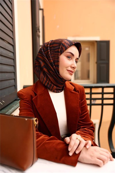 Twill İpek Eşarp Taba Füme Geometrik Desenli Tok Duruşlu 90x90