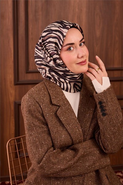 Twill İpek Eşarp Taş Vizon Geometrik Desenli Tok Duruşlu 90x90