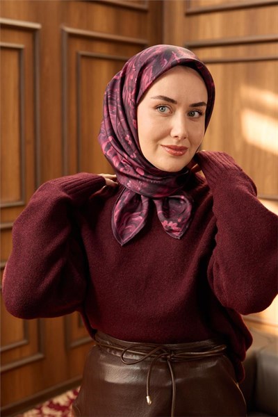 Twill İpek Eşarp Vişne-Siyah Desenli Tok Duruşlu 90x90