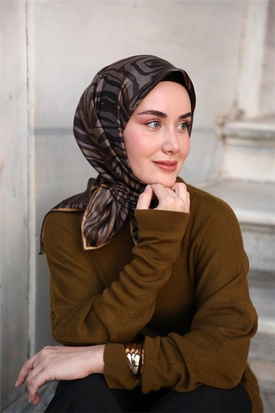 Twill İpek Eşarp Yeşil Gri-Kahve Geometrik Desenli Tok Duruşlu 90x90