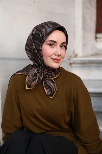 Twill İpek Eşarp Yeşil Gri-Kahve Geometrik Desenli Tok Duruşlu 90x90