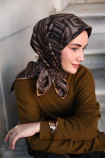 Twill İpek Eşarp Yeşil Gri-Kahve Geometrik Desenli Tok Duruşlu 90x90