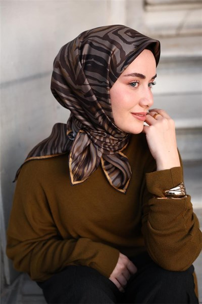 Twill İpek Eşarp Yeşil Gri-Kahve Geometrik Desenli Tok Duruşlu 90x90
