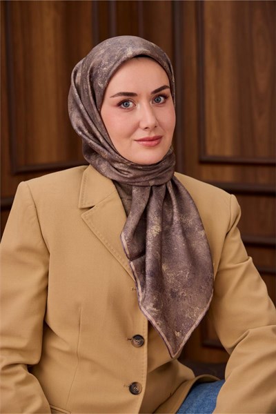 Twill İpek Eşarp Yeşil Kahve–Vizon Desenli Tok Duruşlu 90x90