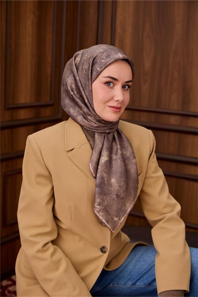 Twill İpek Eşarp Yeşil Kahve–Vizon Desenli Tok Duruşlu 90x90