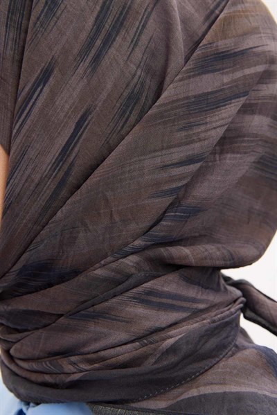 Velora Eşarp Sulu Boya Desen Koyu Vizon 90X90