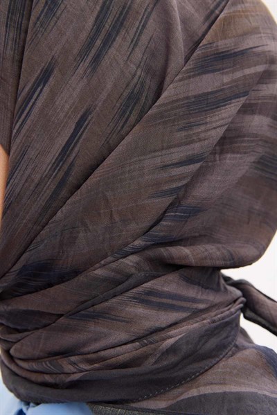 Velora Eşarp Sulu Boya Desen Koyu Vizon 90X90