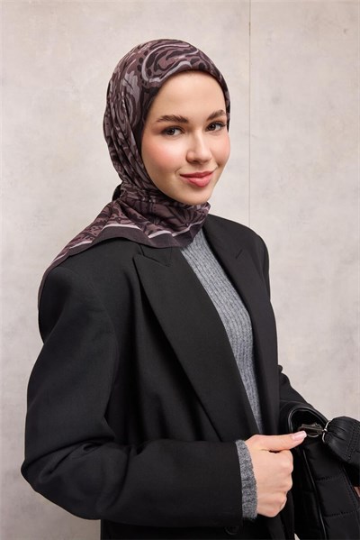 Viskon Velora Eşarp Şarap Moru Antik Desenli Tok Duruşlu 90x90