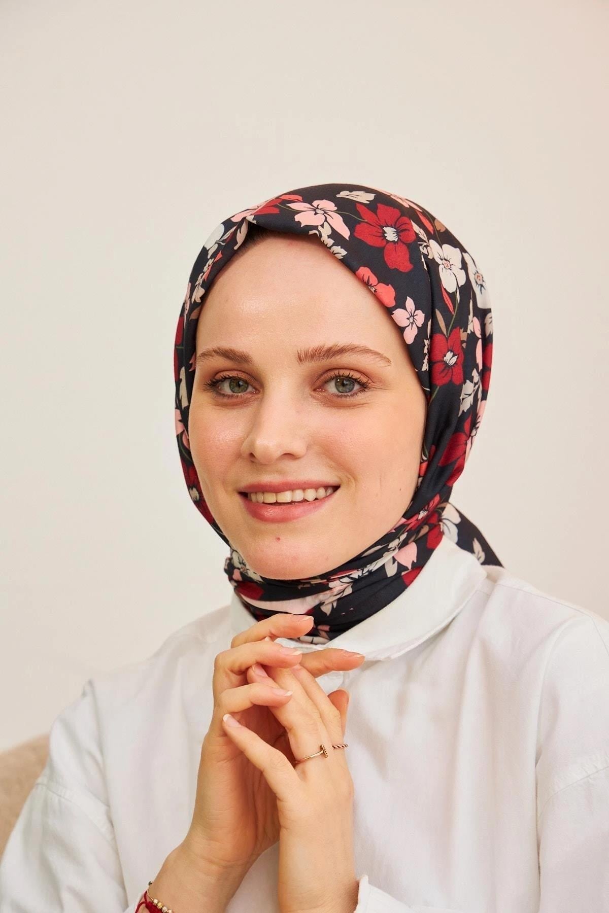 Amelia Desenli Pamuk Şal Siyah Kırmızı 3025-20