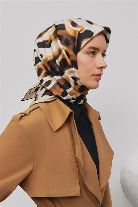 Armine Leopar Desenli Saf İpek Sura Eşarp 9320D 34