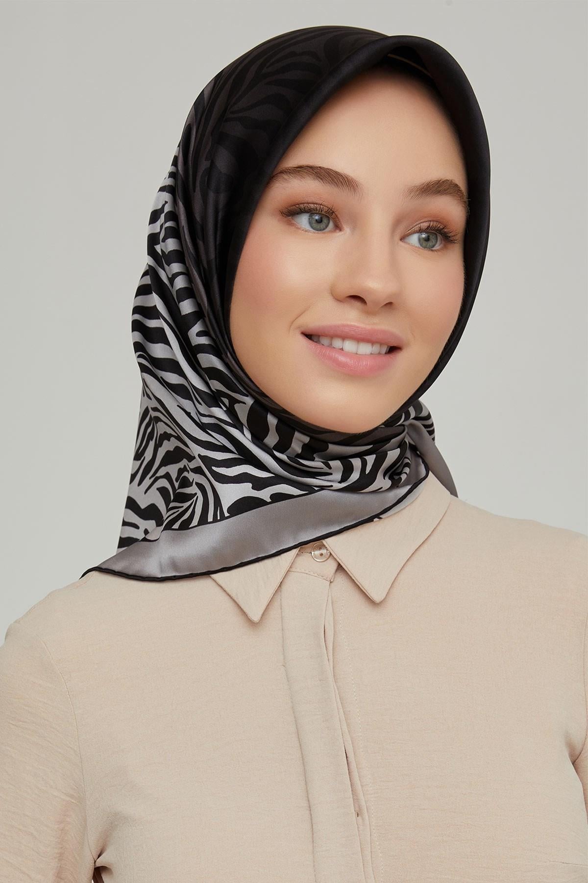 Armine Nostalji Serisi İpek Twill Eşarp 8654D-24