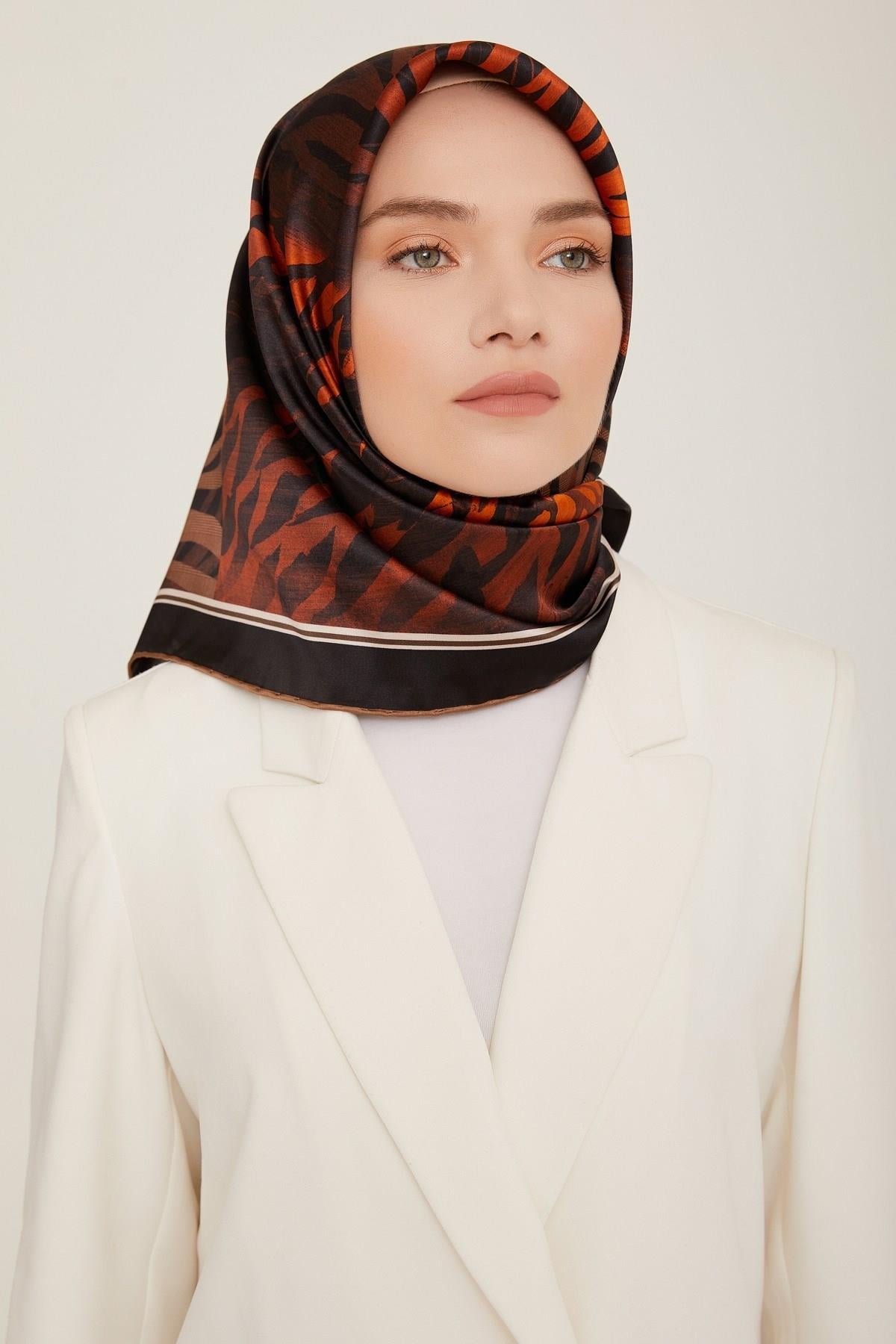 Armine Özel Nostalji Serisi Sura İpek Eşarp 8837D01 01