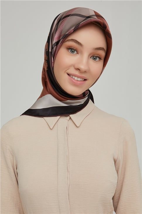 Armine Sura İpek Eşarp 21Ka8620 02