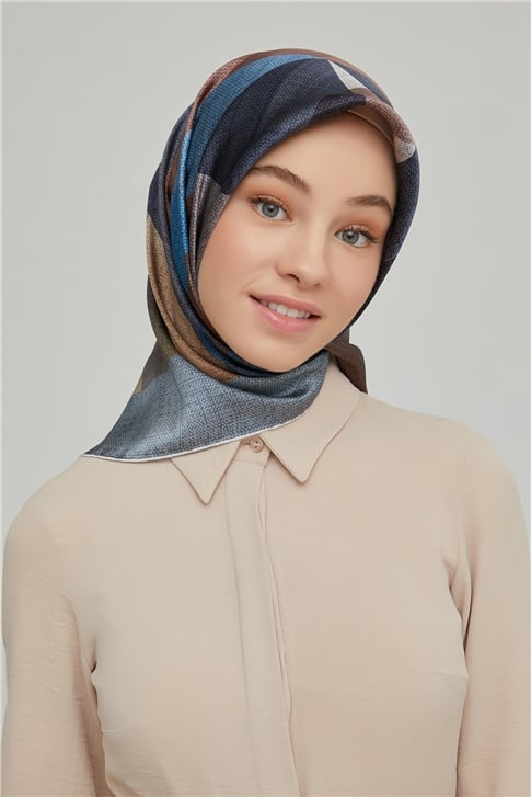 Armine Sura İpek Eşarp 21Ka8623 08