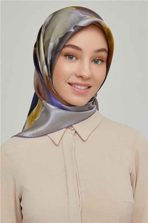Armine Sura İpek Eşarp 21Ka8628 10