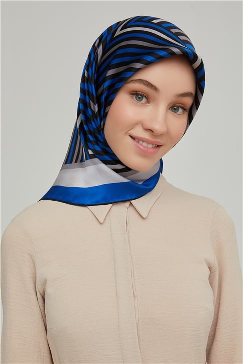 Armine Sura İpek Eşarp 21Ka8633 04