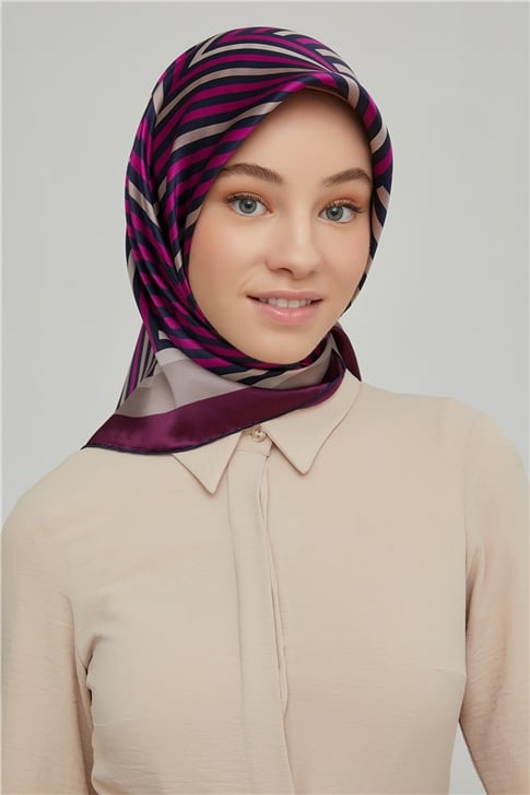 Armine Sura İpek Eşarp 21Ka8633 06
