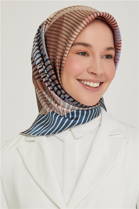 Armine Sura İpek Eşarp 21Ka8635 06
