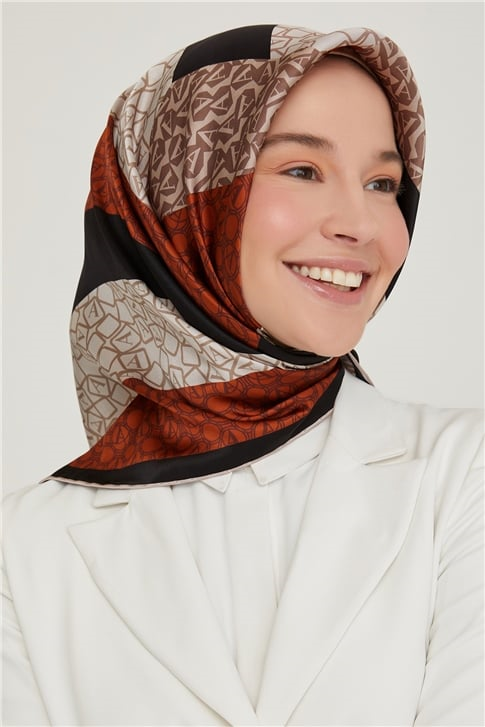 Armine Sura İpek Eşarp 21Ka8638 02