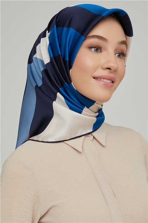 Armine Sura İpek Eşarp 21Ka8646 04