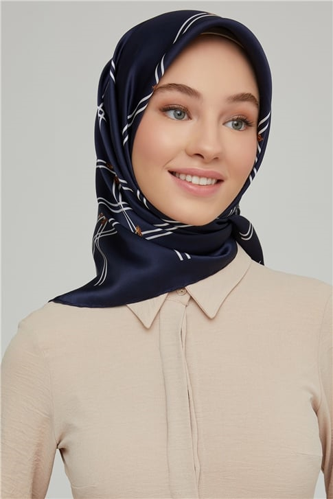 Armine Sura İpek Eşarp 21Ka8656 02