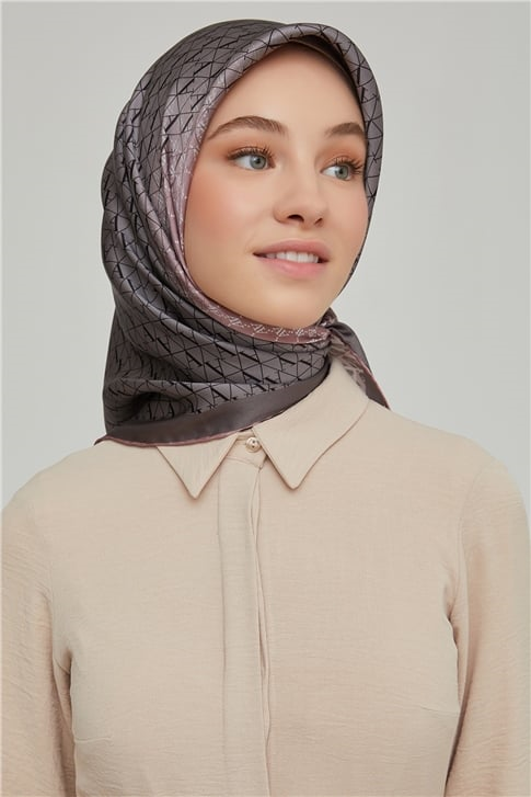 Armine Sura İpek Eşarp 21Ka8661 06