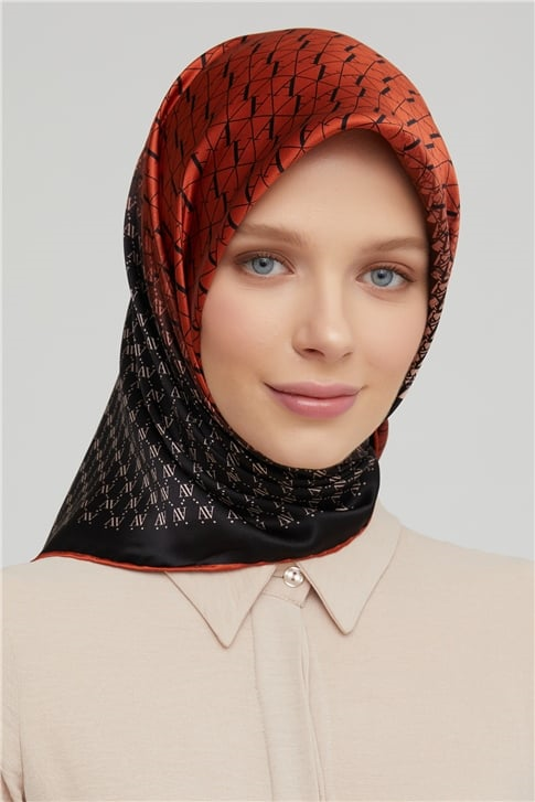 Armine Sura İpek Eşarp 21Ka8661 08