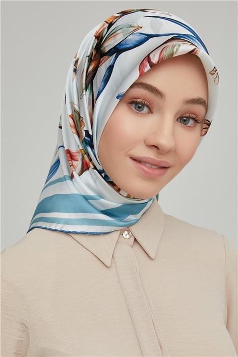 Armine Sura İpek Eşarp 21Ka8662 03