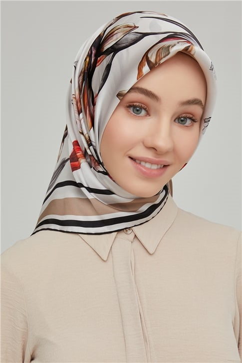 Armine Sura İpek Eşarp 21Ka8662 11