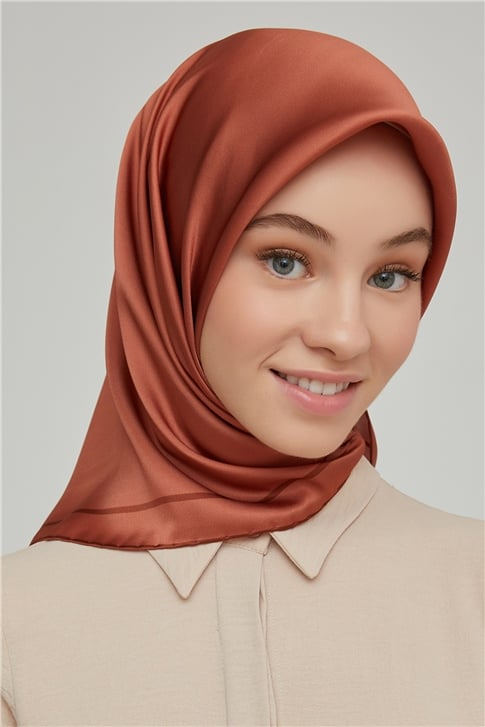 Armine Sura İpek Eşarp 21Ka8668 06