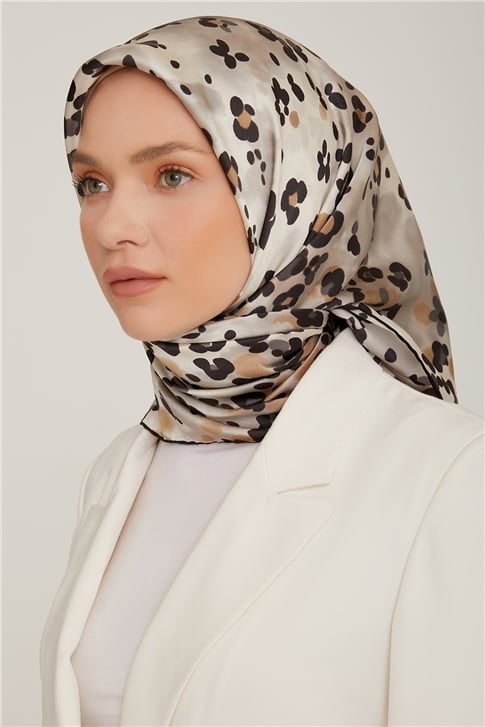 Armine Sura İpek Eşarp 22Ka8853 06