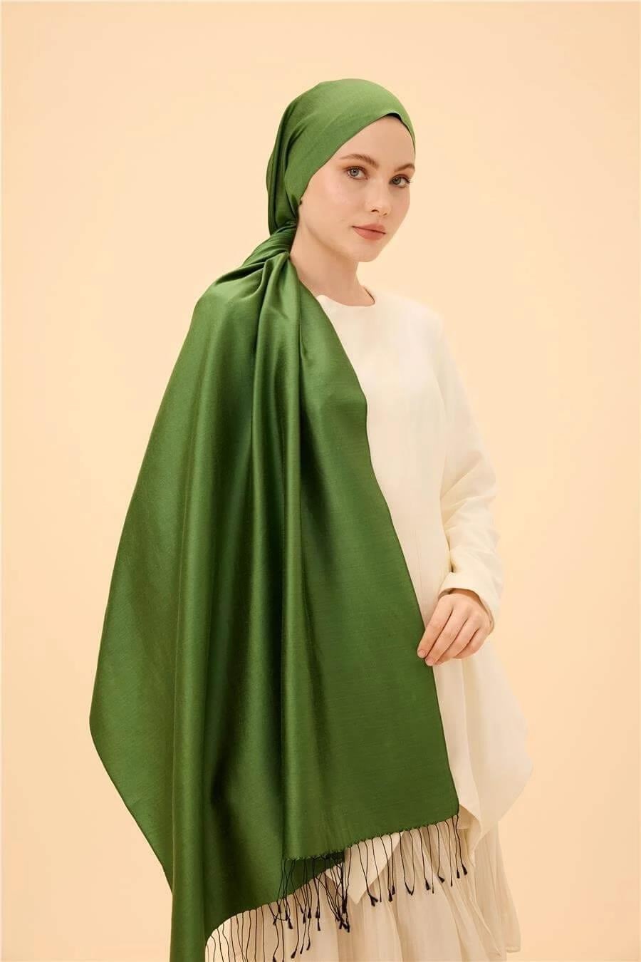 Çam Yeşili Siyah Düz Çift Taraflı İpek Şal Modeli