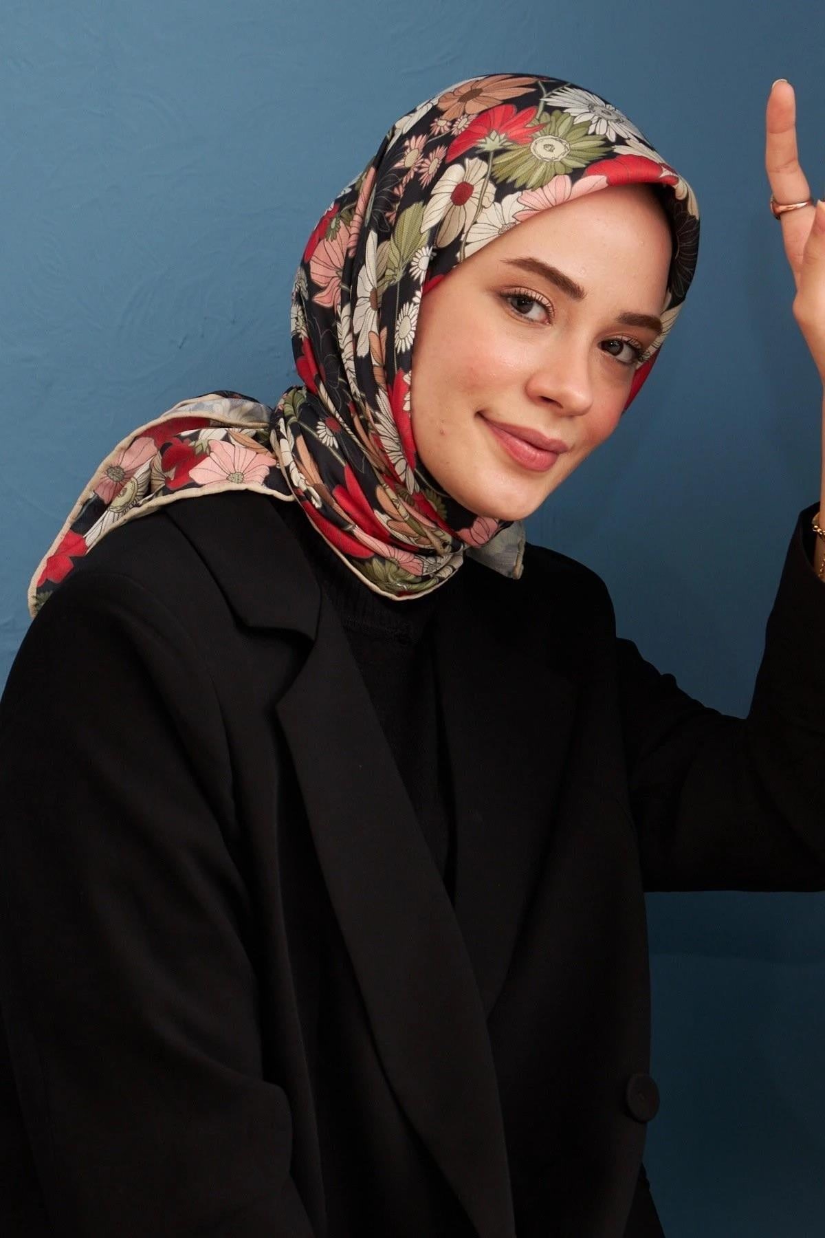 Celosia Siyah Kırmızı Pamuk Viskon Eşarp Modeli